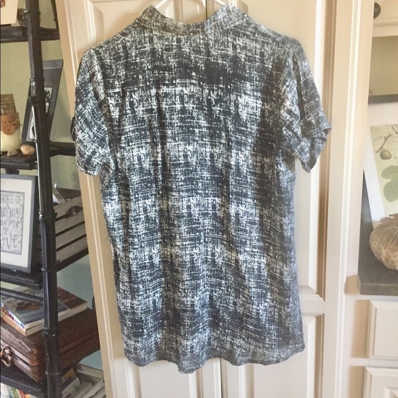 B & W blouse - Picture 4 of 5